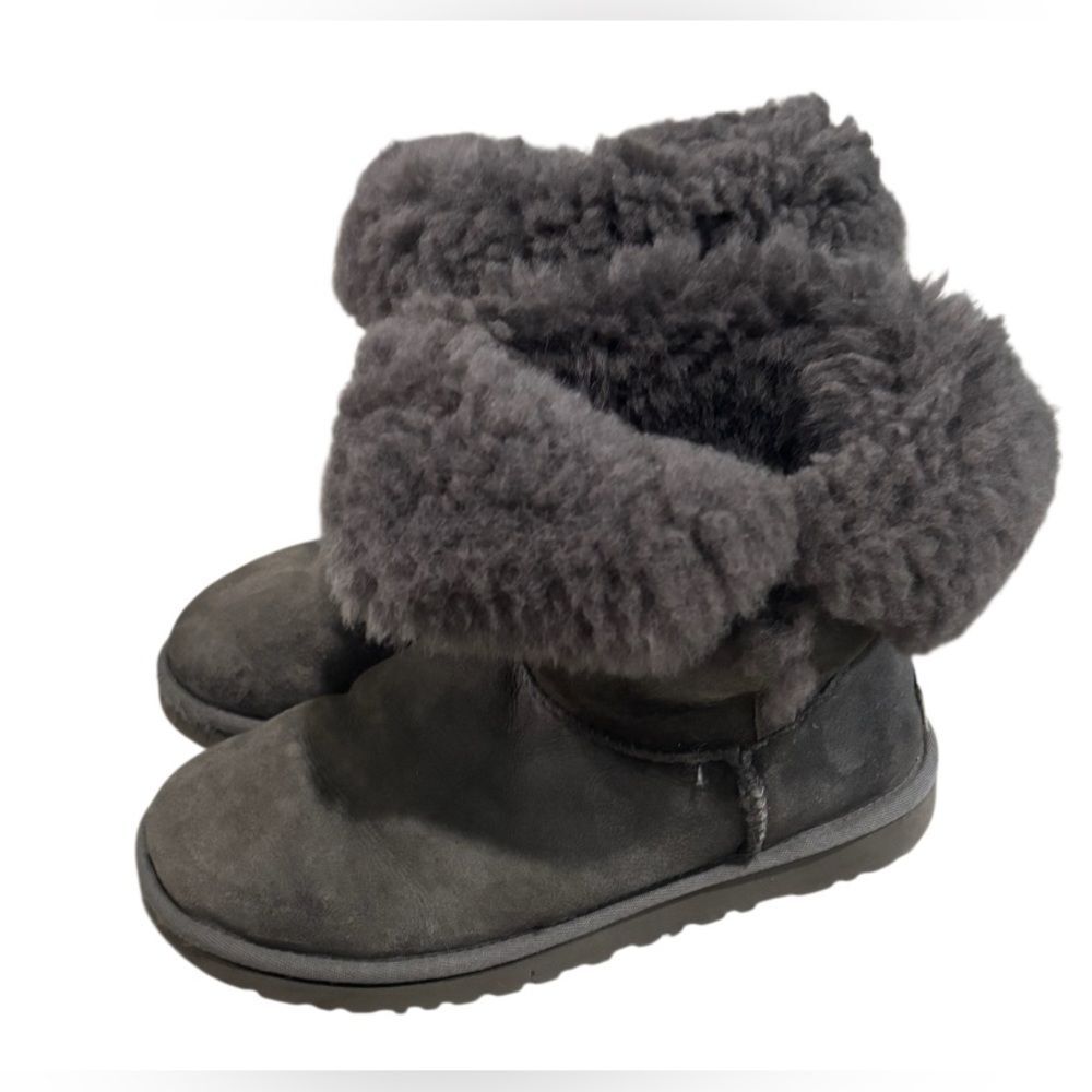 Ugg Classic Short Bailey Button II Grey Suede Boots Size US 5 Women